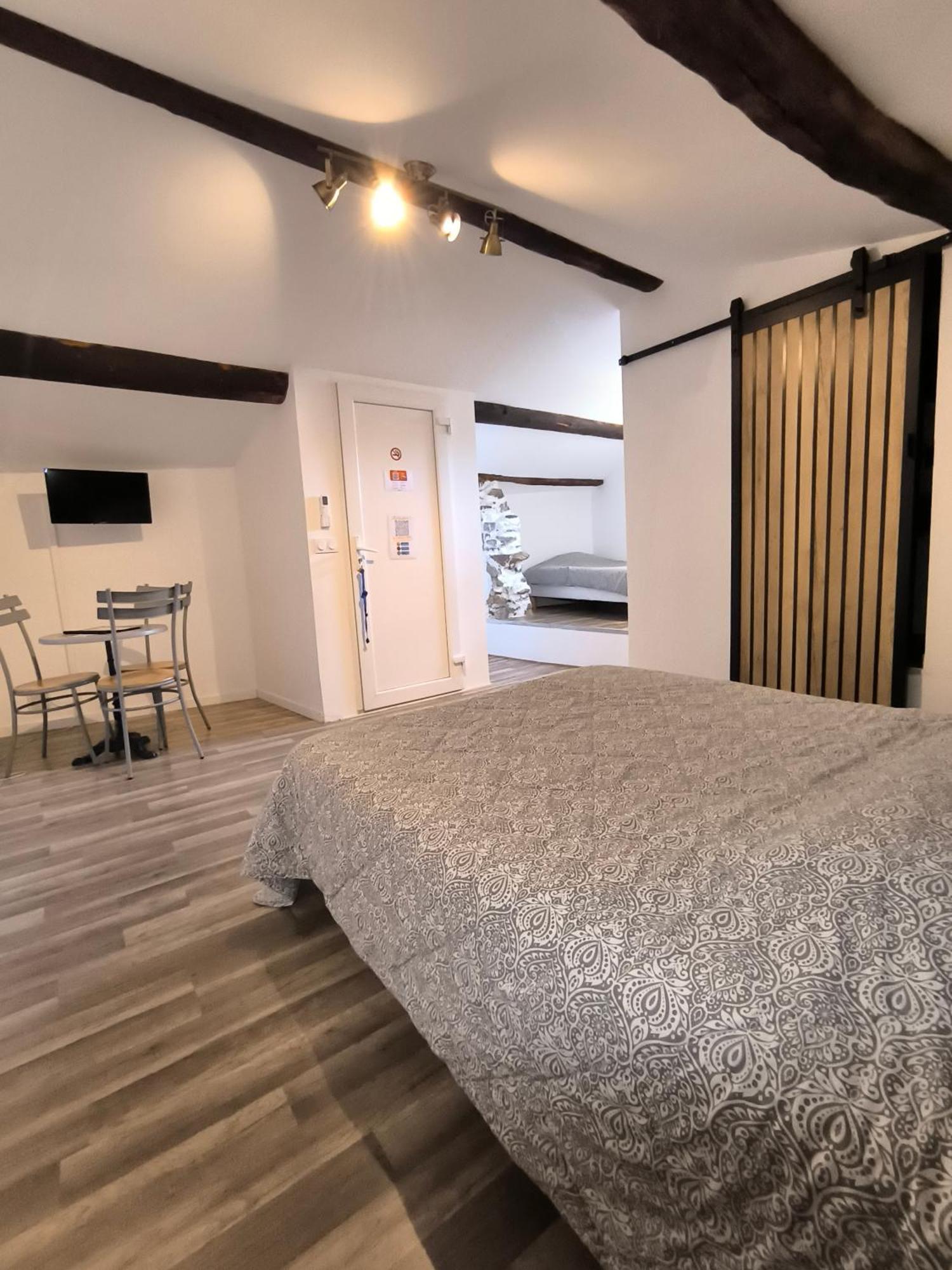 Houlala - Relais D'Etape - Chambres D'Hotes Pont-Eveque Kültér fotó